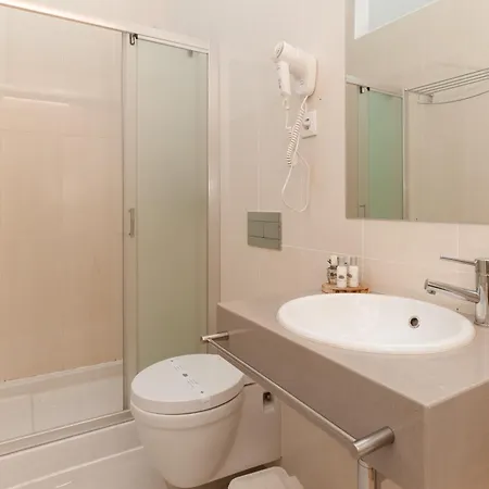 Vandrerhjem Serenata & *