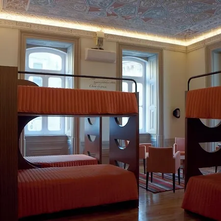 Albergue Serenata & *