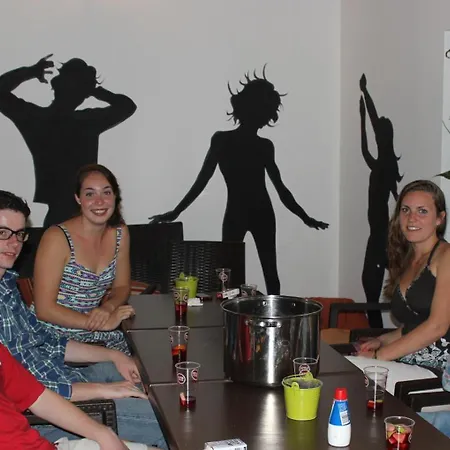 Hostel Serenata & *