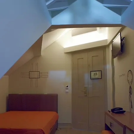 Serenata Hotel&hostel Ostello